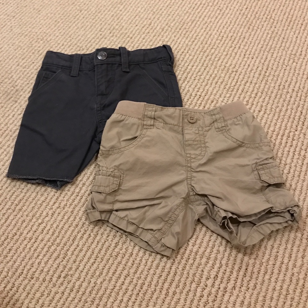 Bundle of 2 baby GAP shorts - 12/18M.
