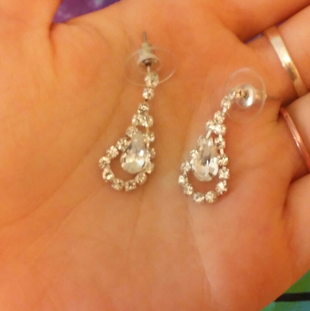 Diamond like earrings