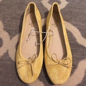 Lily's faux snakeskin yellow flats