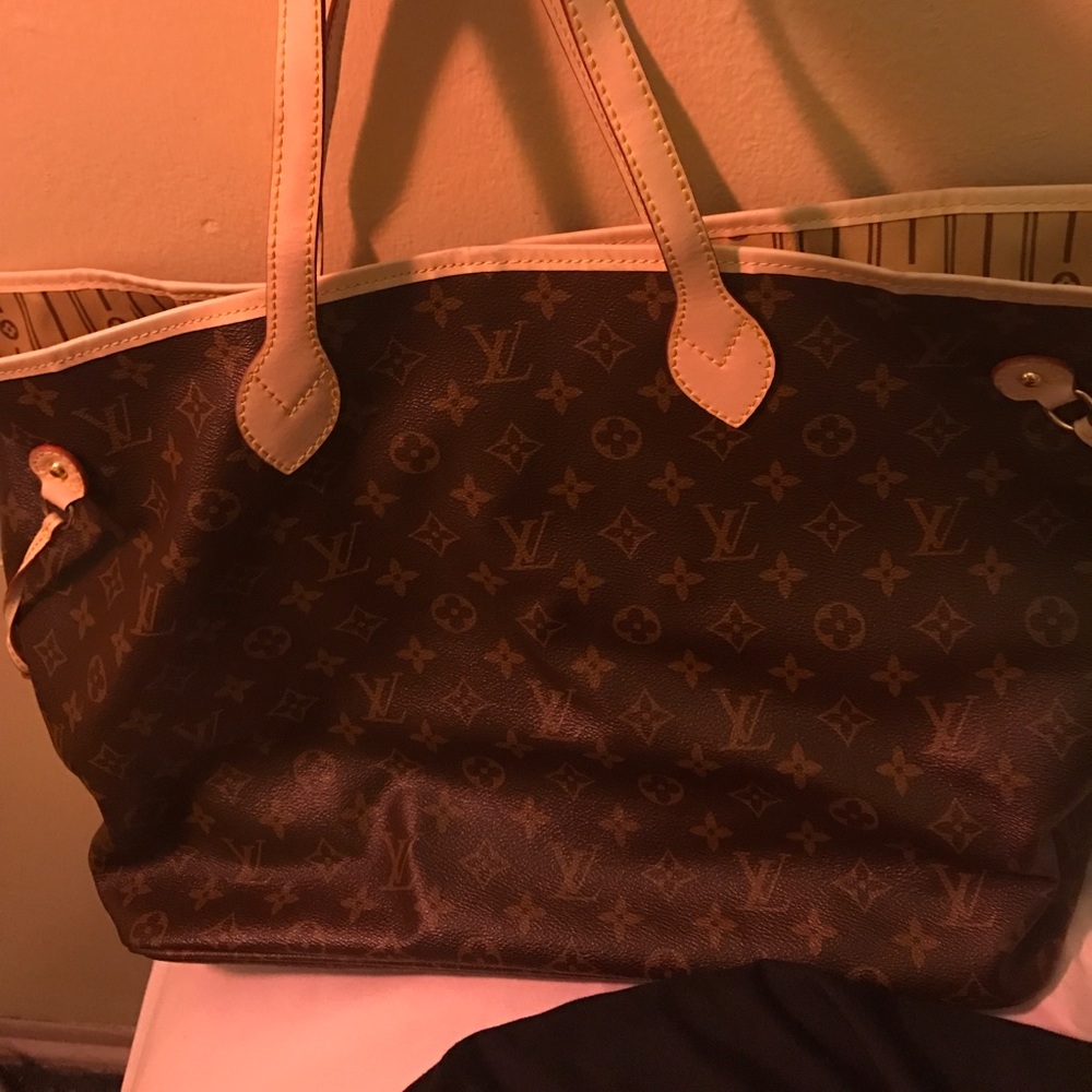 Louis Vuitton Authentic!! $600
