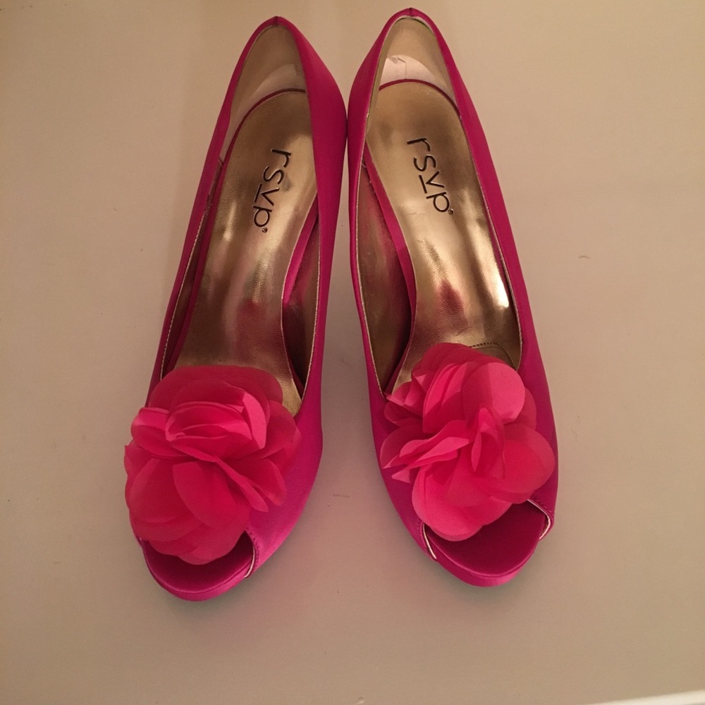 Pink satin open toe platform pumps