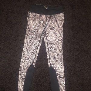 Black and White Nike Dri fit leggings