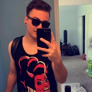 Meet your Posher, Dominic