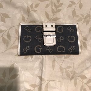 a navy and white guess wallet