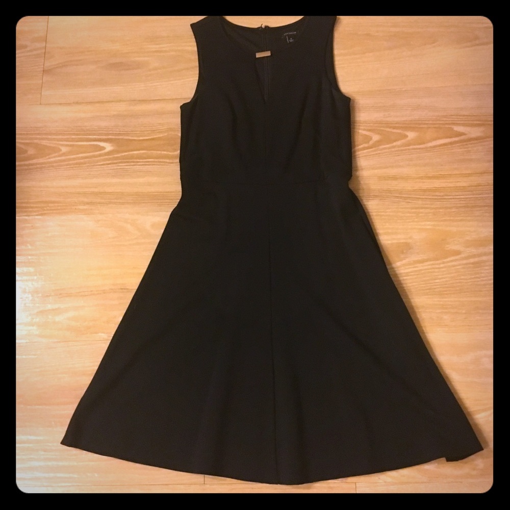 ANN TAYLOR 🌟black aline dress with keyhole