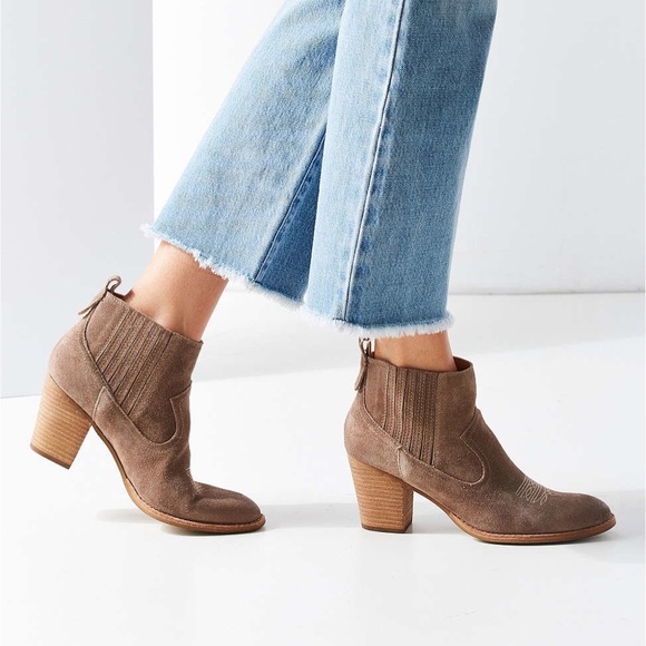 Dolce Vita taupe suede pull-on ankle bootie - Picture 6 of 7