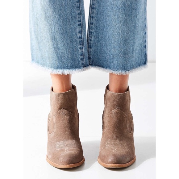 Dolce Vita taupe suede pull-on ankle bootie - Picture 7 of 7