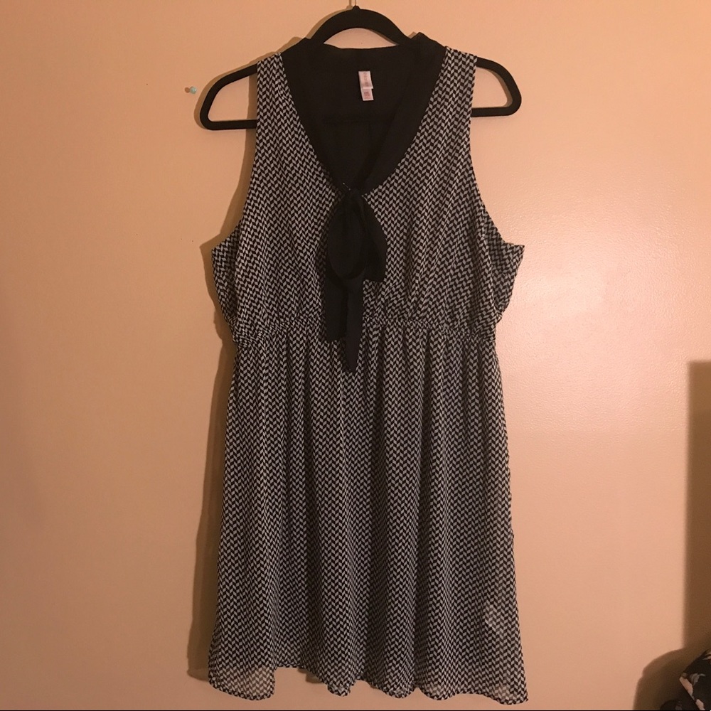 🔥Xhilaration triangular checkered pattern dress