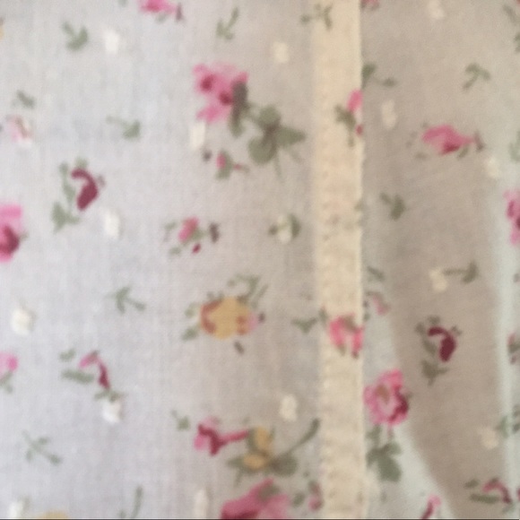 ⭕️ANA Blouse🌷Small Rose Pattern - Picture 6 of 6