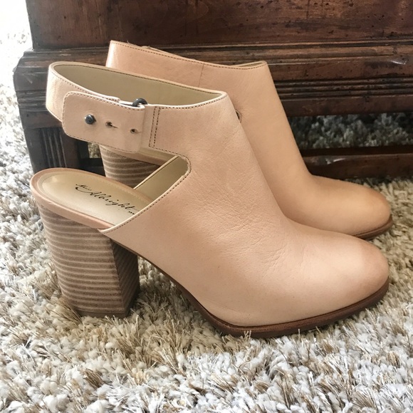Anthropologie Shoes - PRICE DROP! 🌺 • Anthropologie Leather Heels