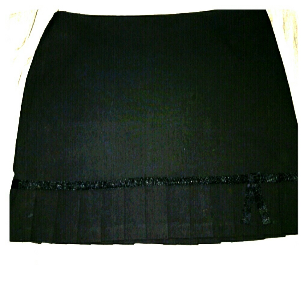 Black mini skirt with pleetes Excellent condition