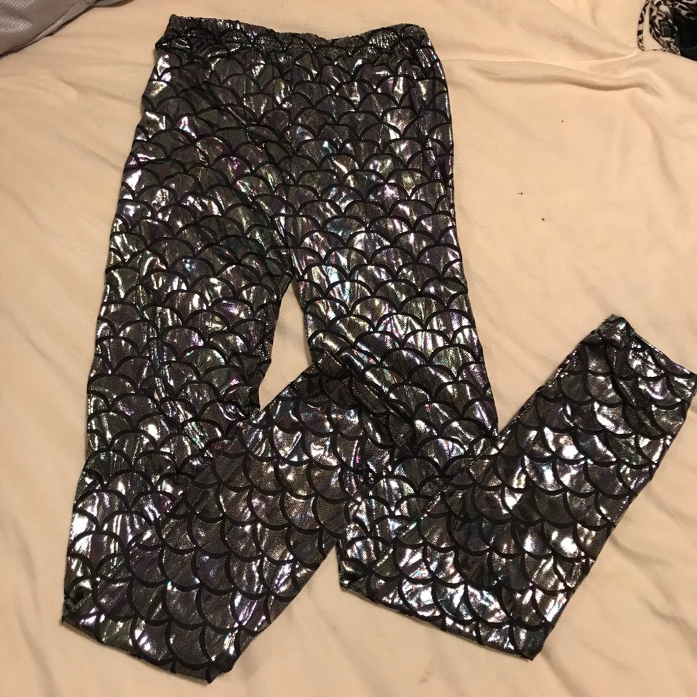Metallic mermaid leggings.