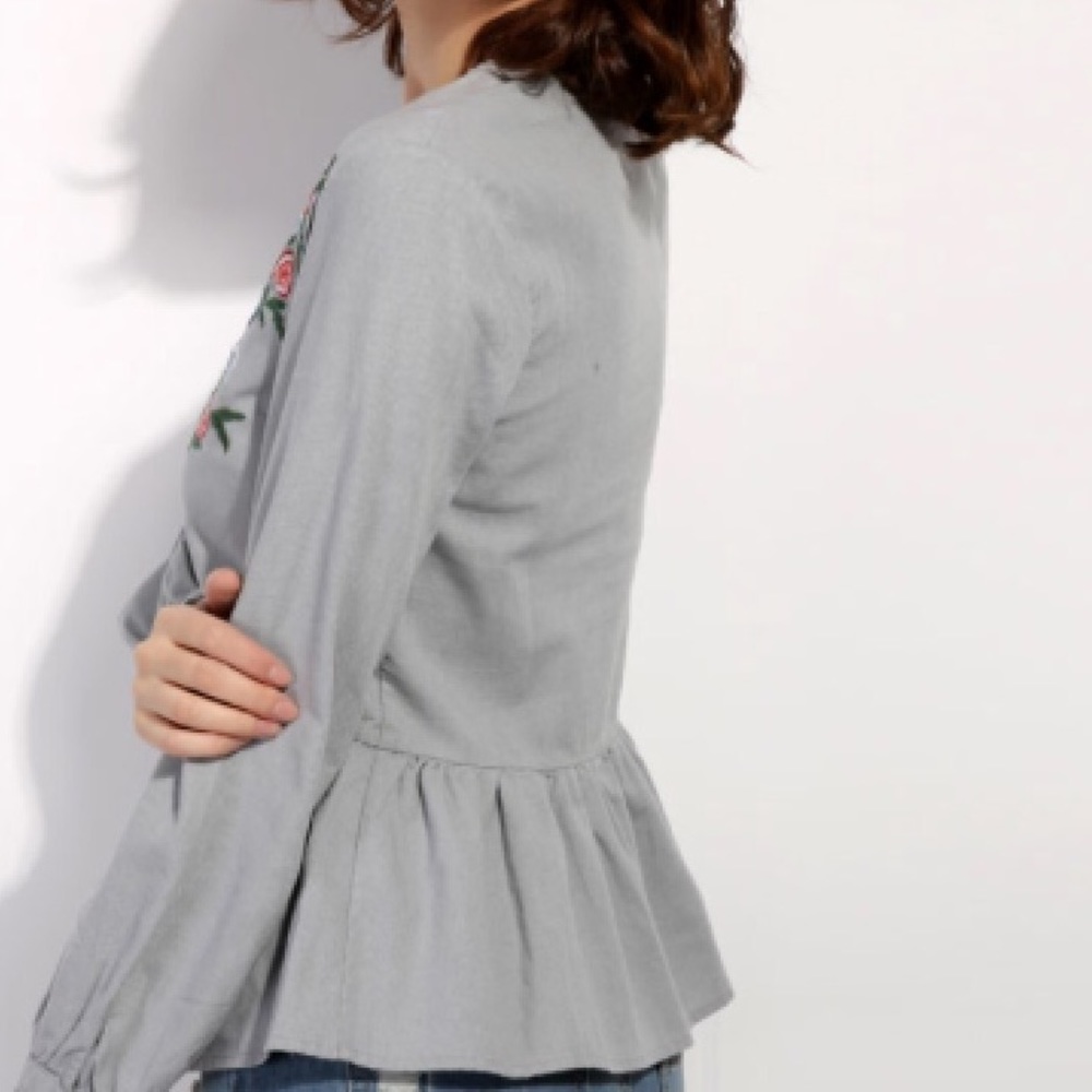 🎉HP🎉New Elegant Embroidered Blouse - Picture 3 of 5