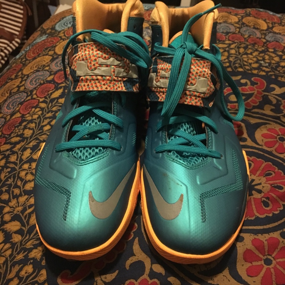 Nike lebron soldiers