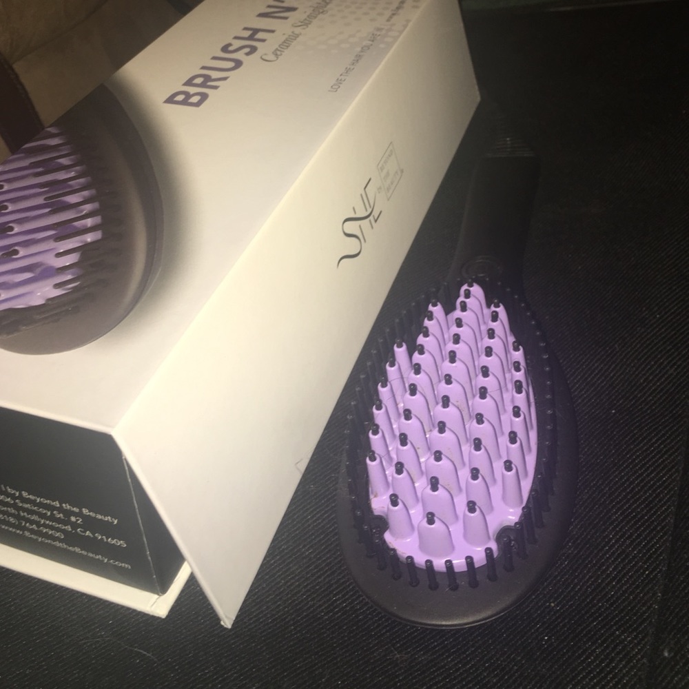 Beyond the Beauty Brush n Go hair straightener