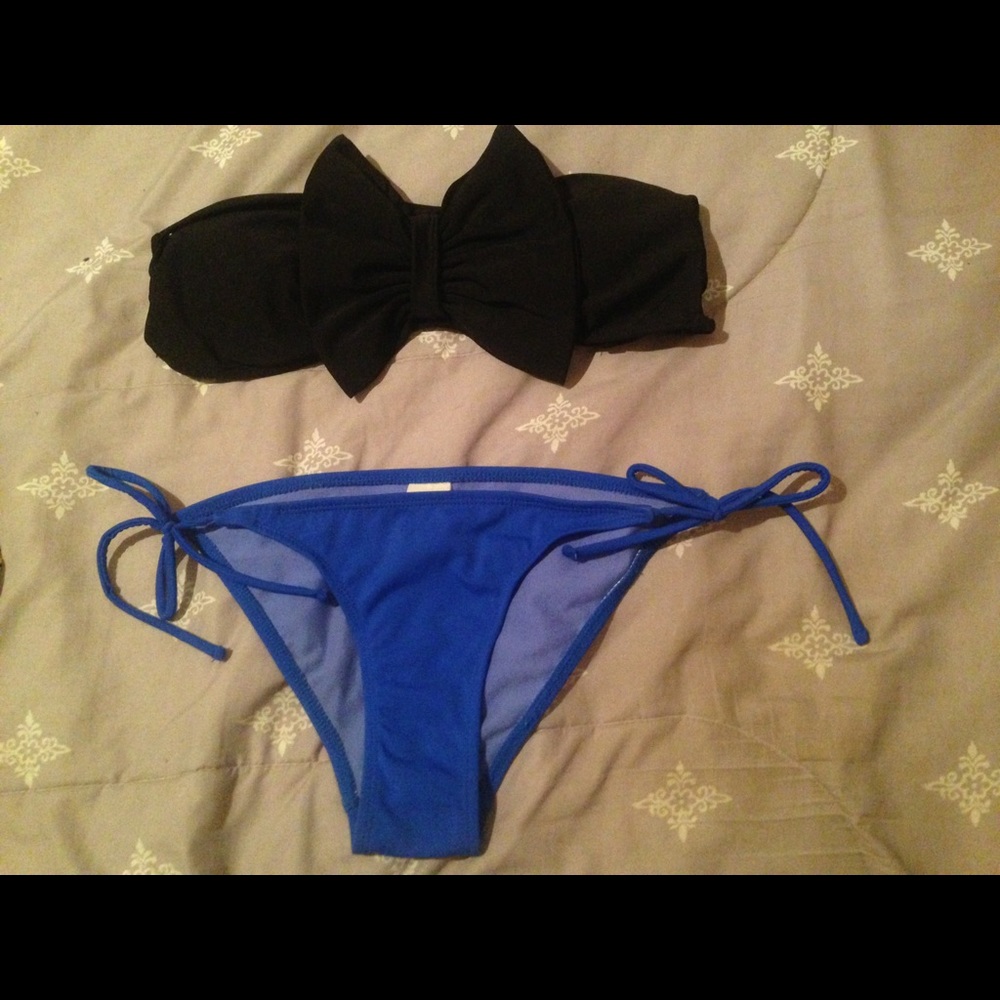 Two pieces bikinis blue and black