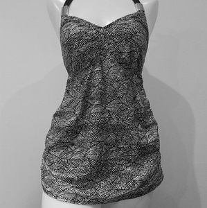 NWOT Liz Lange Maternity Tankini top Halter