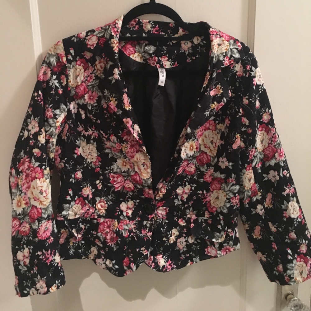 Super cute flowery blazer