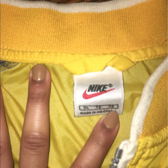 Nike Windbreaker - Picture 4 of 4