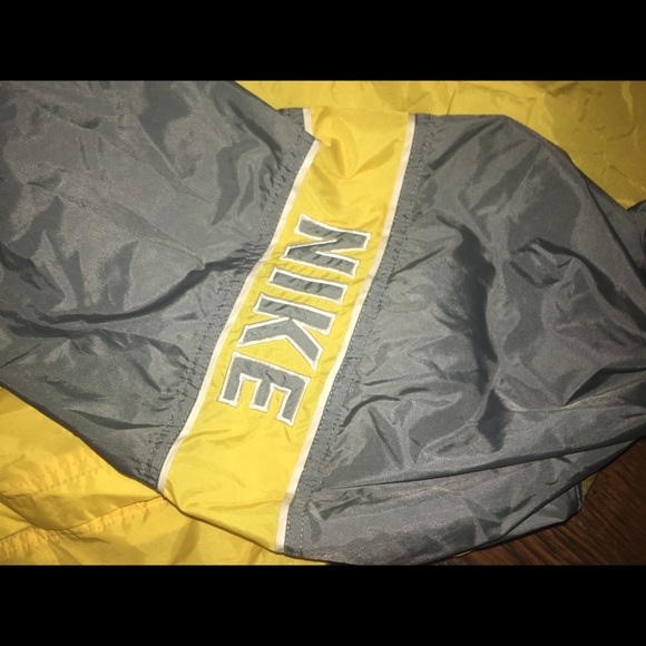 Nike Windbreaker - Picture 3 of 4