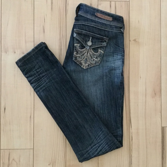 Gorgeous Almost Famous Jeans! - Picture 3 of 7