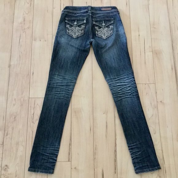 Gorgeous Almost Famous Jeans! - Picture 4 of 7