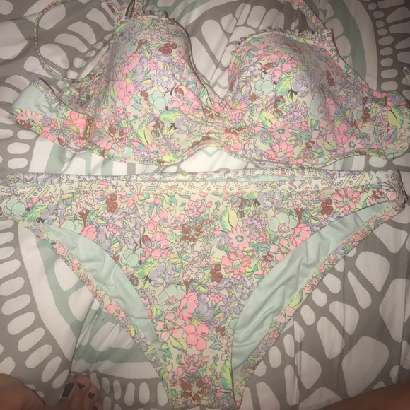 Victoria's Secret Other - VS Bathing suit Top 34D/ Bottom Size L