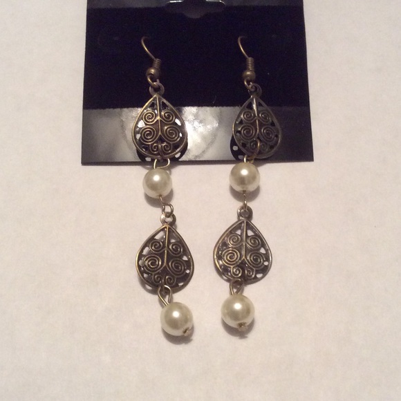 Bronze and faux pearl earrings - Picture 1 of 2