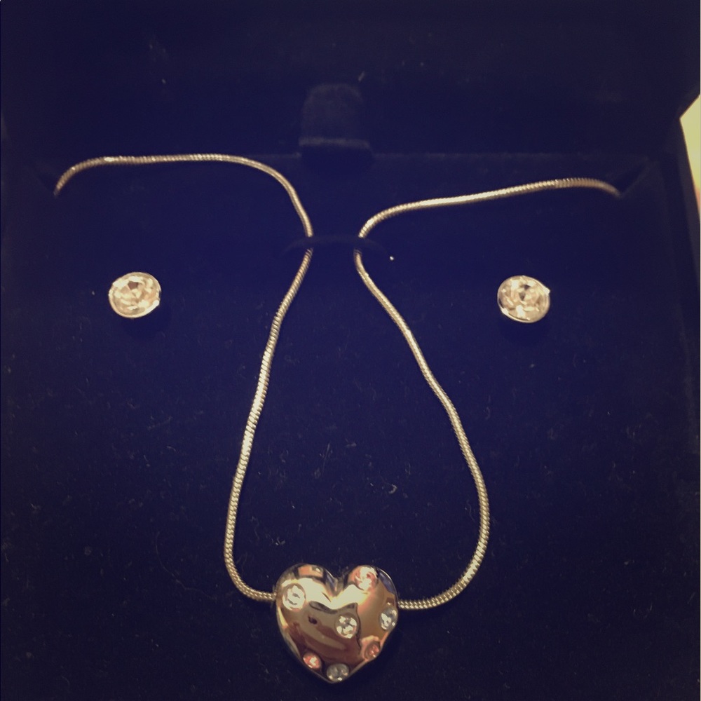 Swarovski diamond 💎 set ( necklace & earrings)