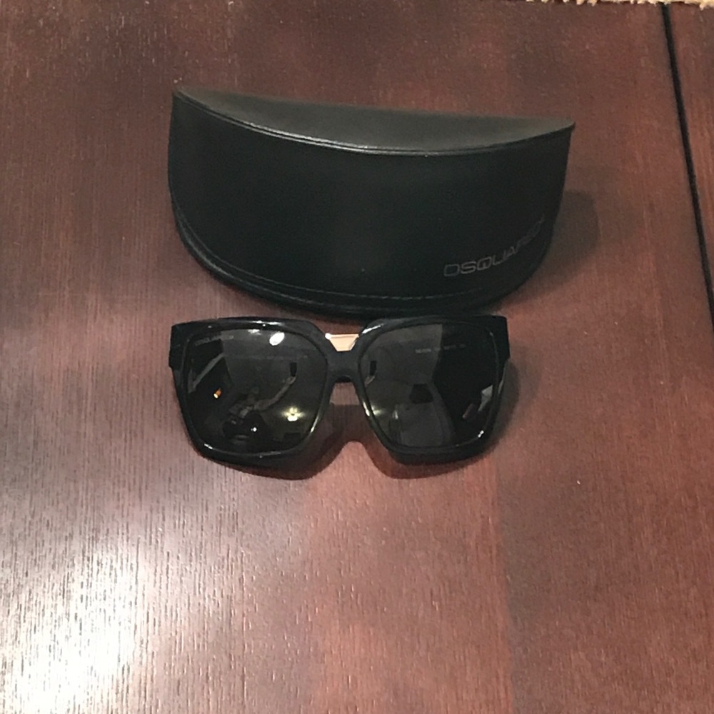 DSquated sunglasses