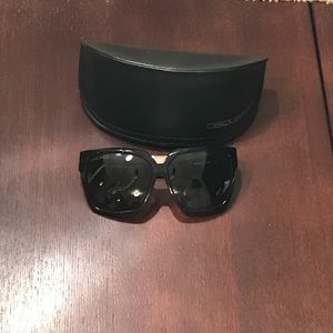 DSquated sunglasses