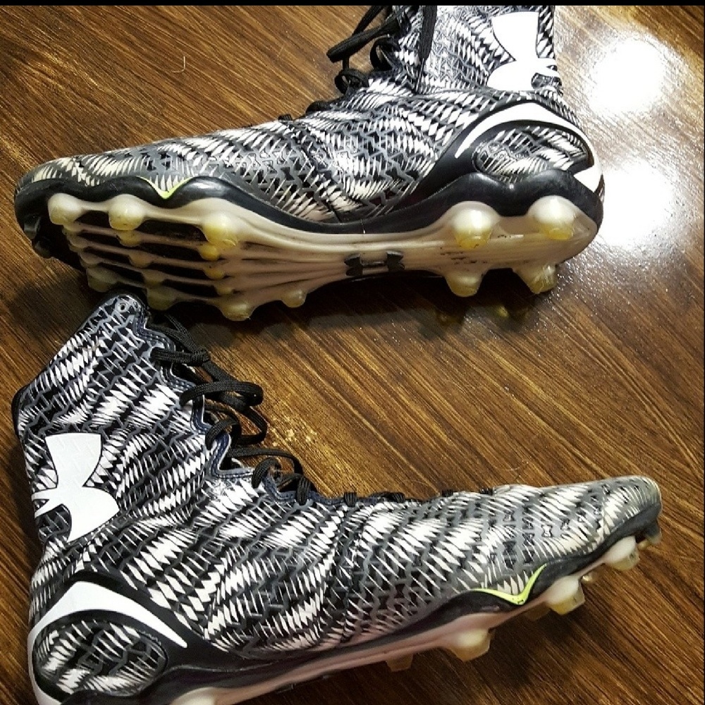 Men's Under Armour Football Cleats size 13!