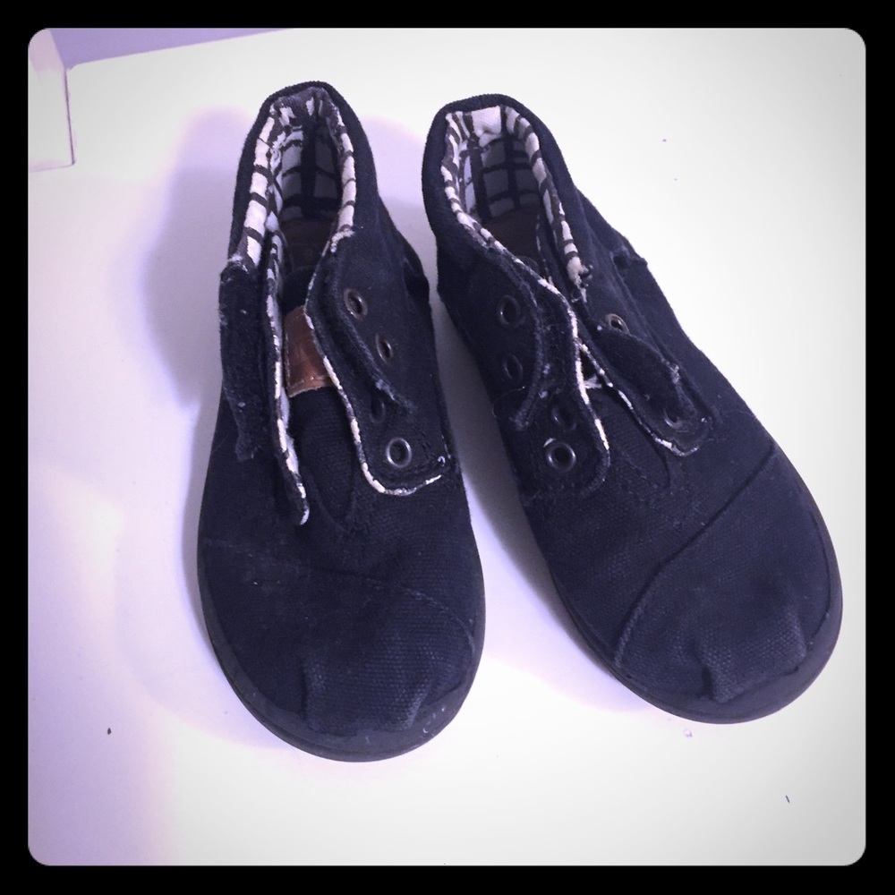 TOMS Black Canvas Toddler Shoes size 8