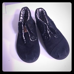 TOMS Black Canvas Toddler Shoes size 8