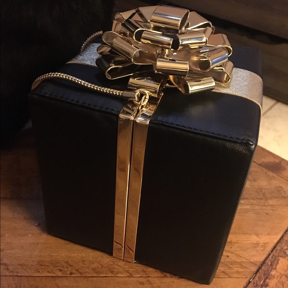 Kate spade present holiday purse clutch novelty