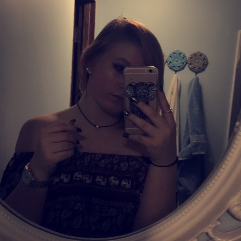 Meet your Posher, Felicity