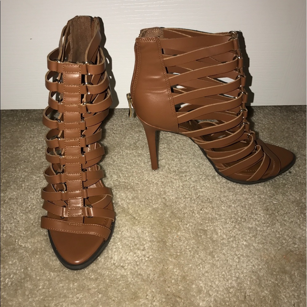 NWOT BCBGeneration Brown Strappy Gladiator Heals