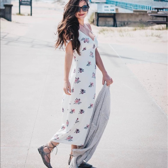 BNWT cream floral print cross back maxi dress - Picture 2 of 5