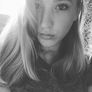 Meet your Posher, Kayla