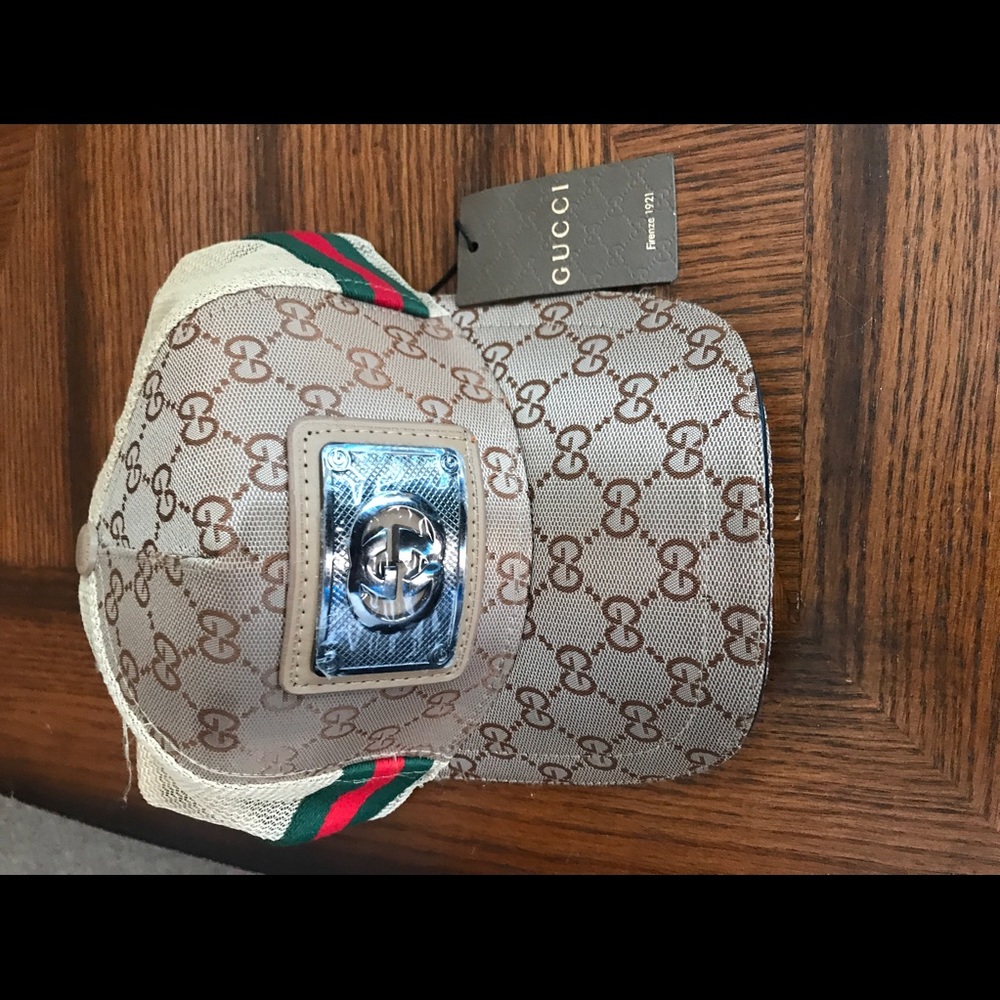 Gucci snapback hat