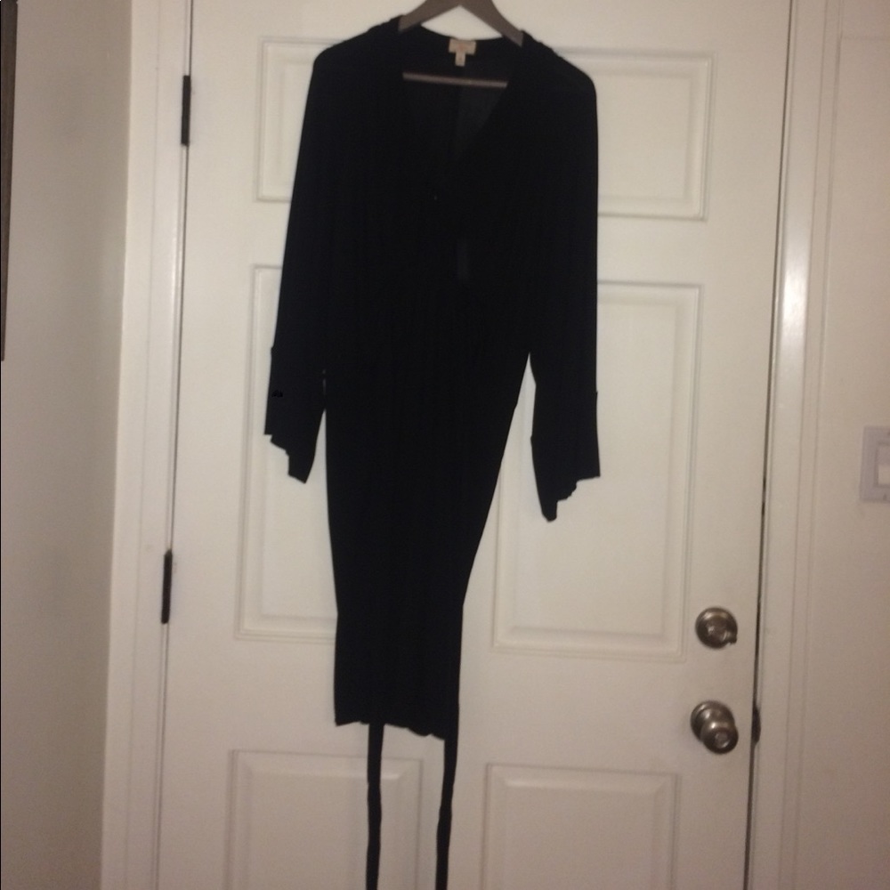 black little evening dress with wide 3/4 sleeves