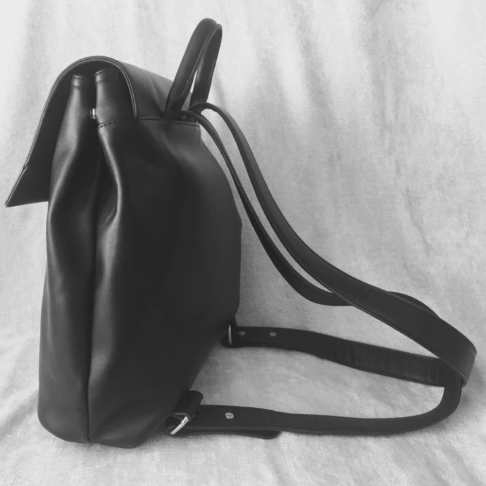 🚫SOLD🚫Kimchi Blue Back pack - Picture 4 of 8