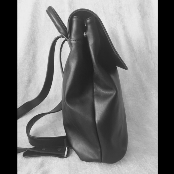 🚫SOLD🚫Kimchi Blue Back pack - Picture 3 of 8