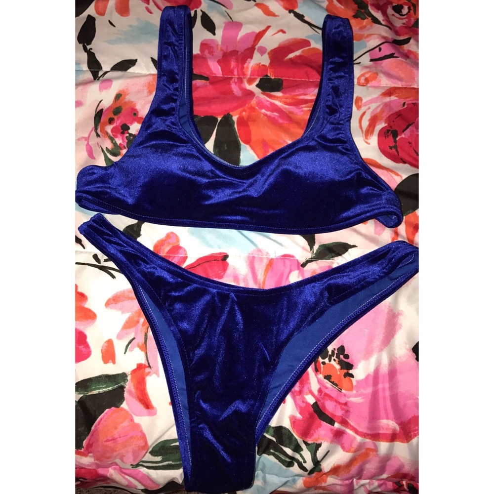 VELVET, never worn, large but fits smaller