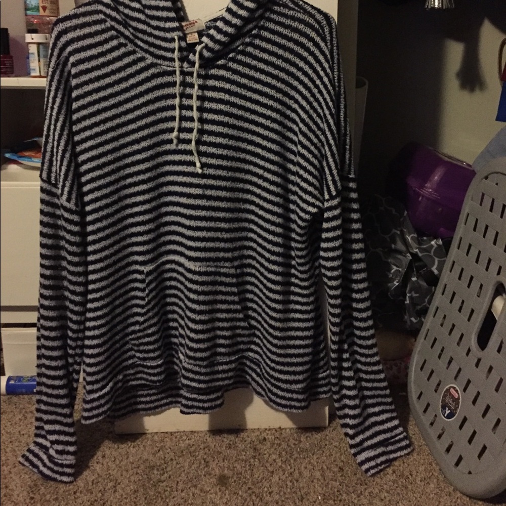 Long sleeve pullover