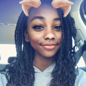 Meet your Posher, Kayla