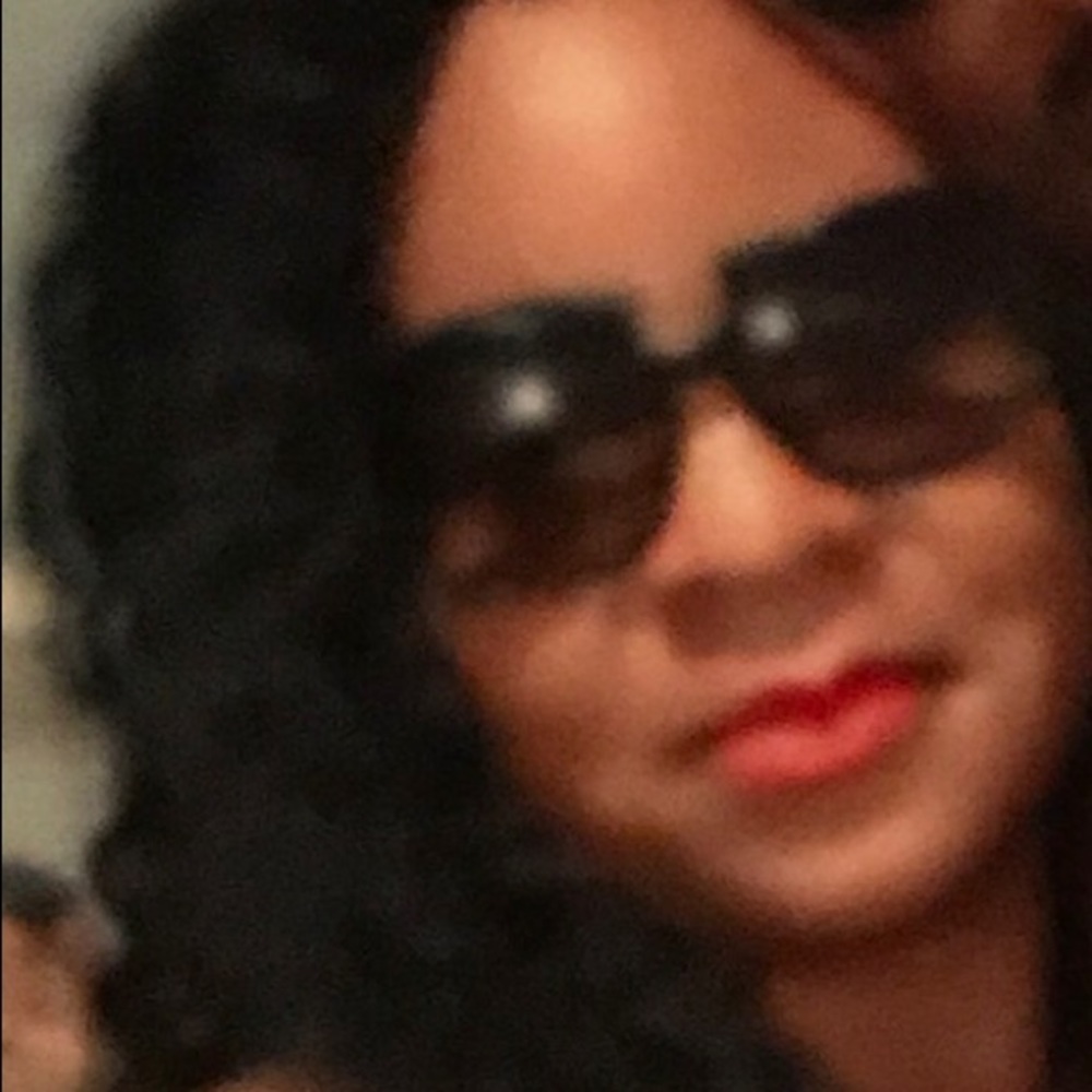 Meet your Posher, Lakia