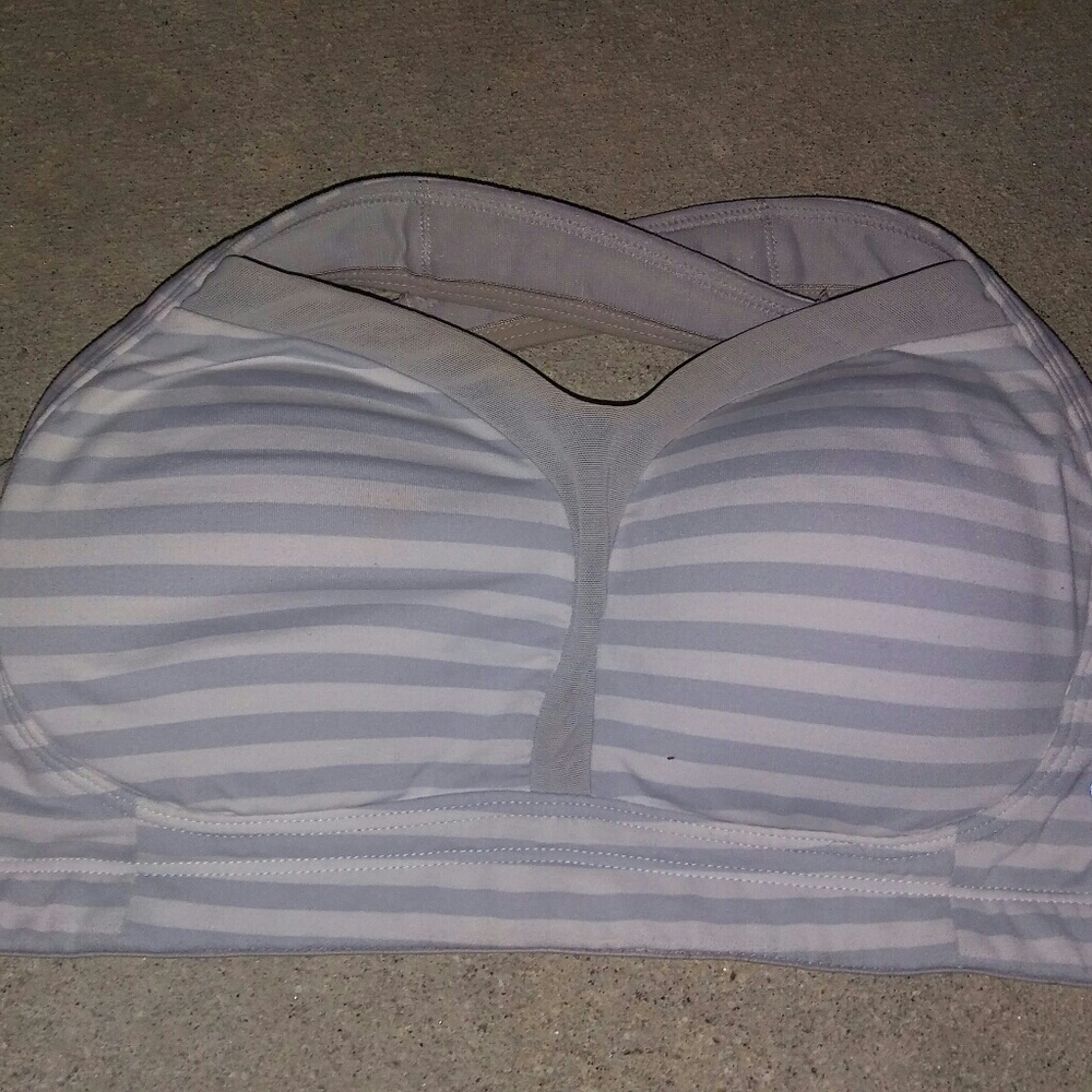 Lululemon Snap back criss cross bra