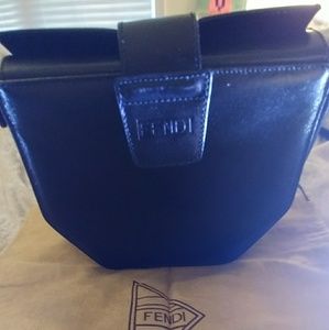 Leather Vintage Fendi Purse! (crossbody)