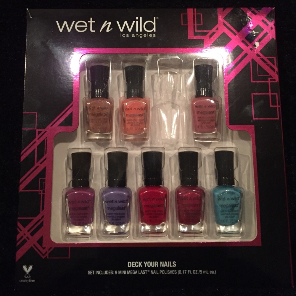 Wet n' Wild mini nail polish kit